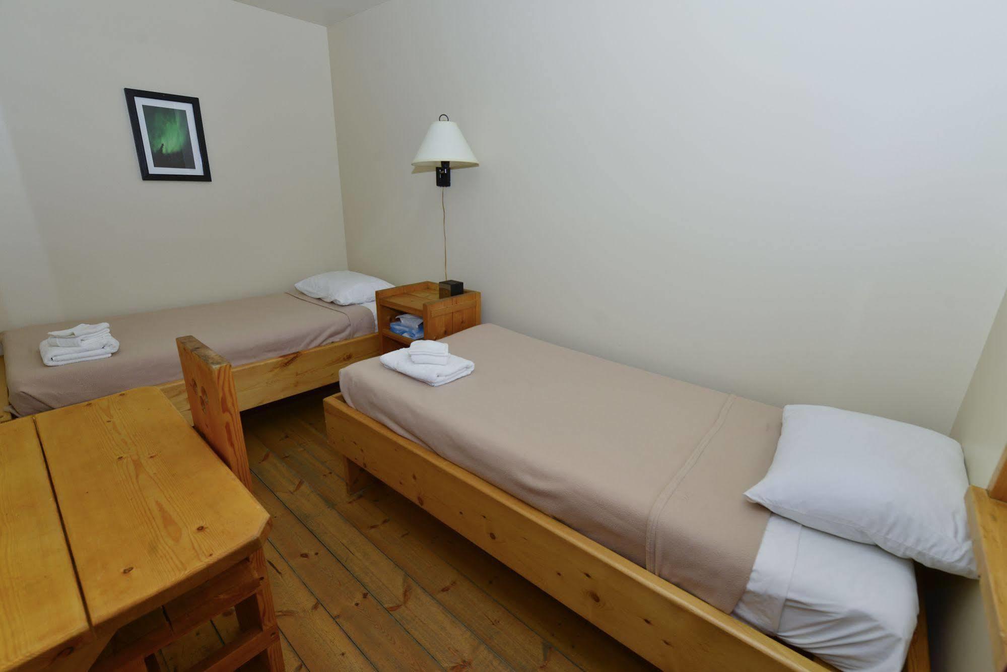 Отель The Bunkhouse Доусон Экстерьер фото